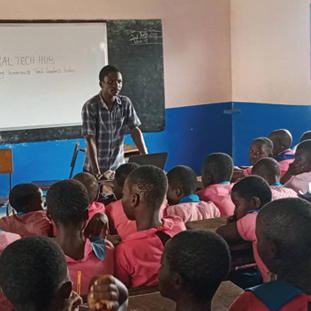 students attending the first Rural Tech Hub IT training session held at Aponapondo